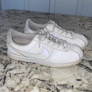 White Nike Cortez Kid’s Youth Size 7‎
